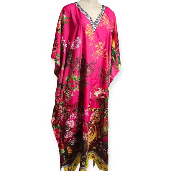 Pink and Black Patterned Kaftan by Winlar - Picture 4 of 9